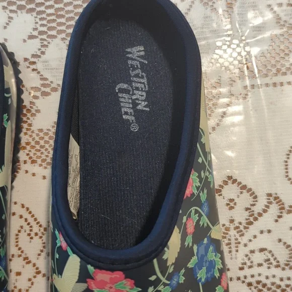Western chief garden clogs floral hummingbirds size 9 - Picture 2 of 5